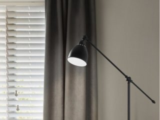 Stajaća lampa New Black