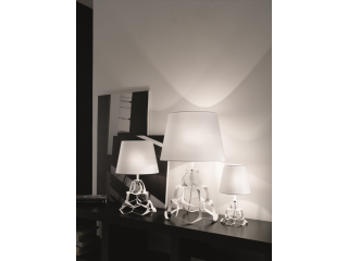 stolna lampa u bijeloj boji