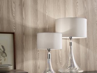 Stolna lampa u bijeloj boji