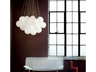 LUSTER VISILICE BIJELE KUGLE VEĆI