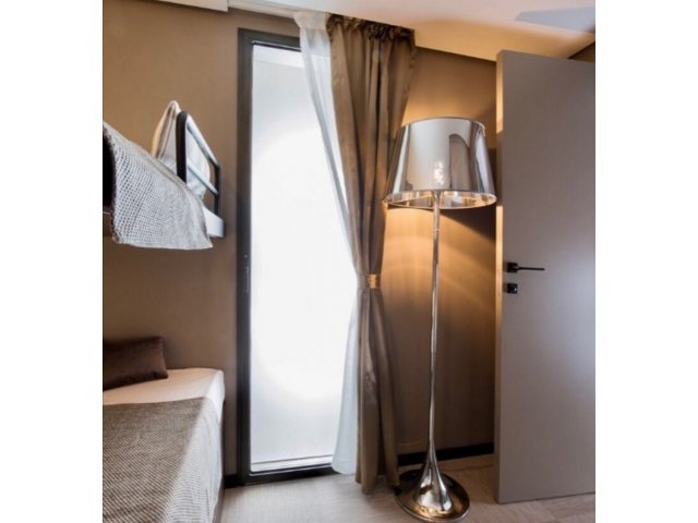 Podna lampa Cromo
