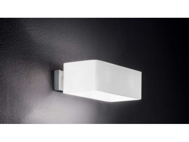 Zidna lampa Box bijela