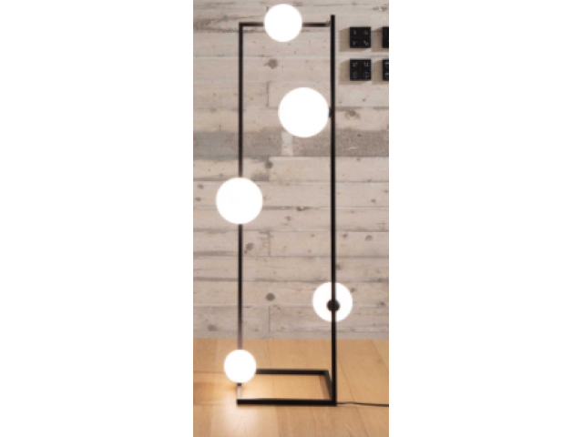 podna lampa Angolo