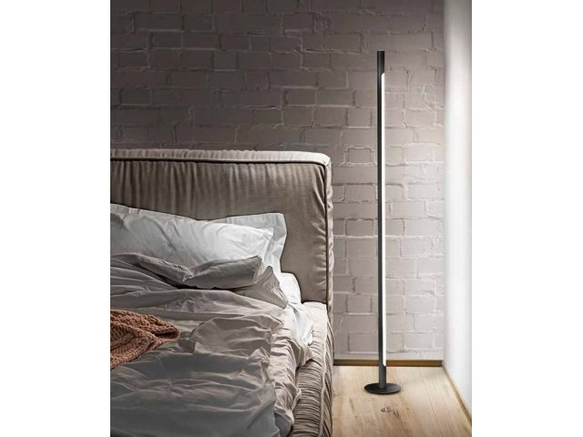 Stajaća lampa sa prekidačem Stick